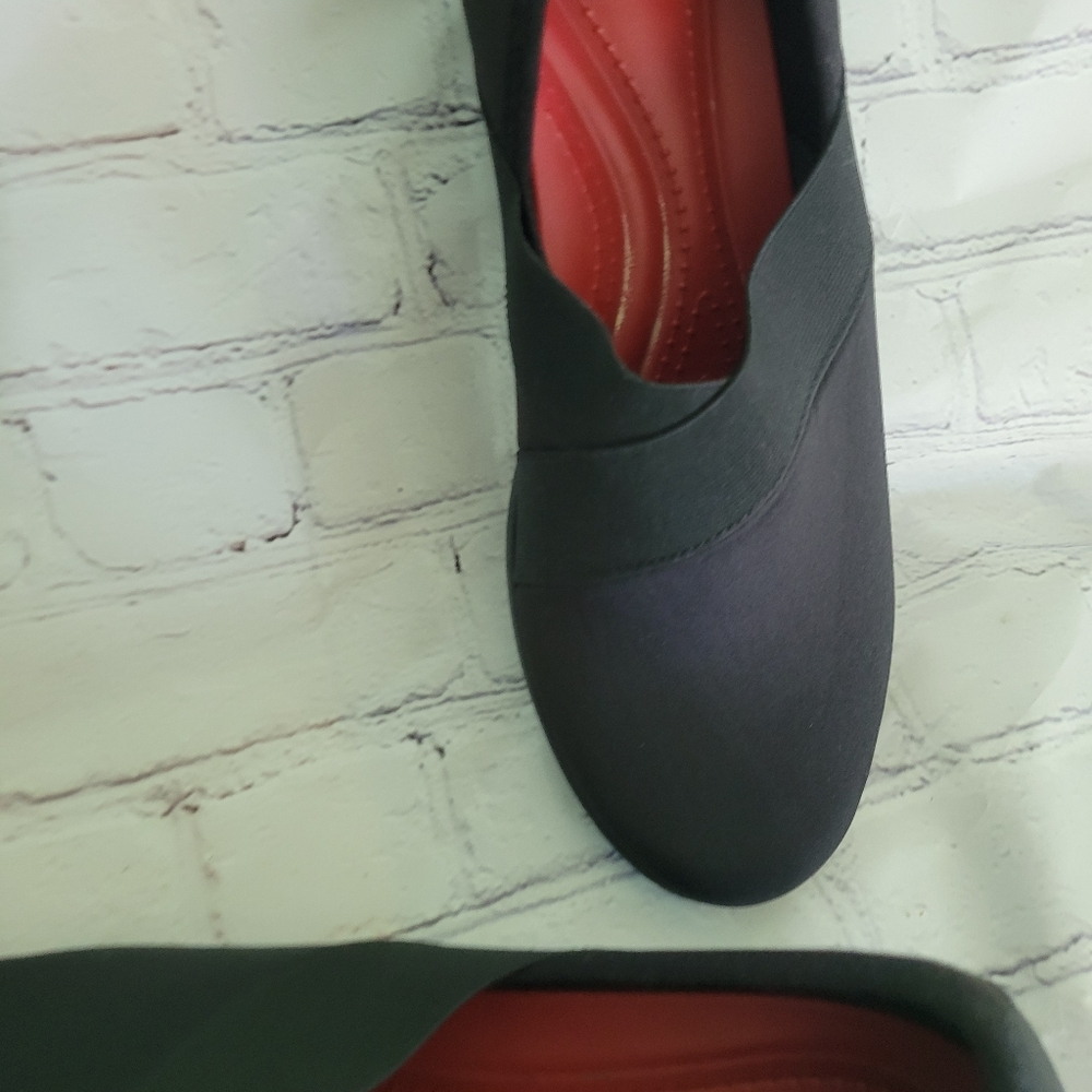 Women crocs  comfort size 10